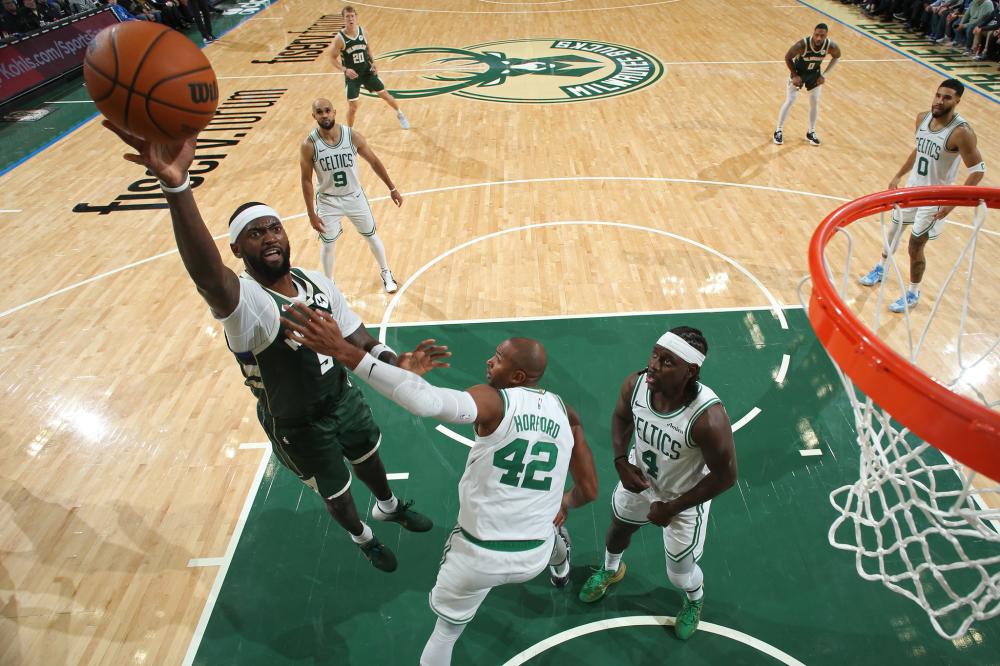 莱万仿佛嗅 莱万仿佛嗅