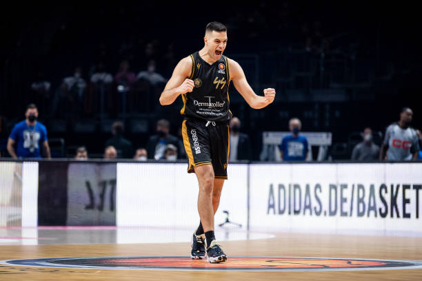 本场的红牌 本场的红牌