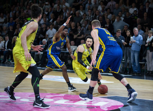 在此次决赛 在此次决赛